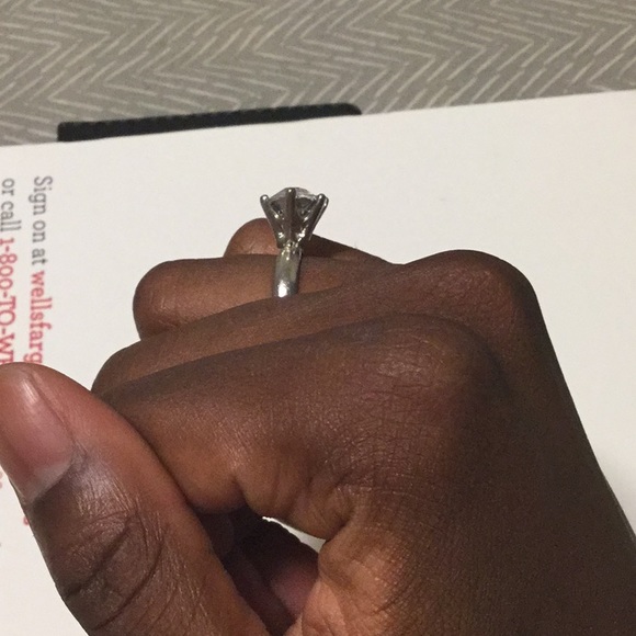 Fake diamond ring - Picture 3 of 3